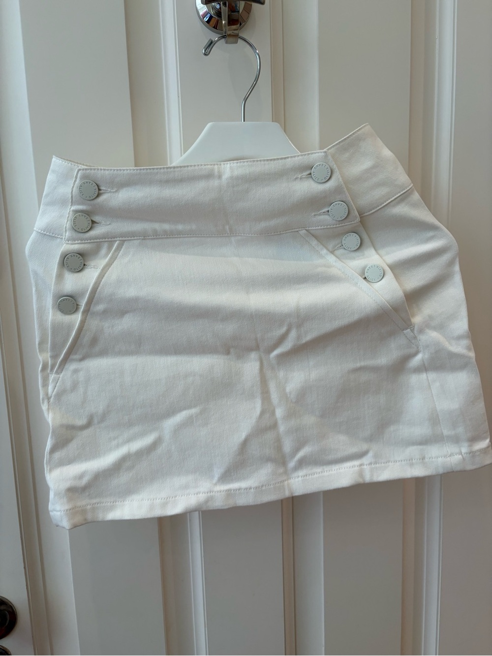 Alice + Olivia White Button-Accent Cotton Mini Skirt